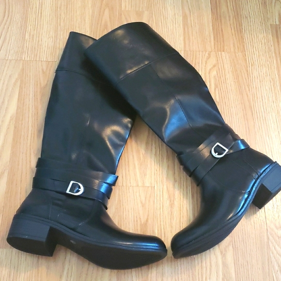 Shoes - ST JOHNS BAY leather boots Size 7